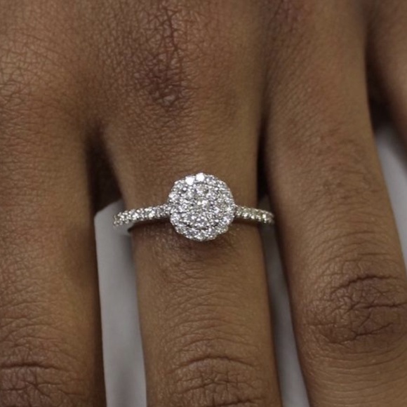 14K white gold Diamond halo ring - Picture 1 of 2